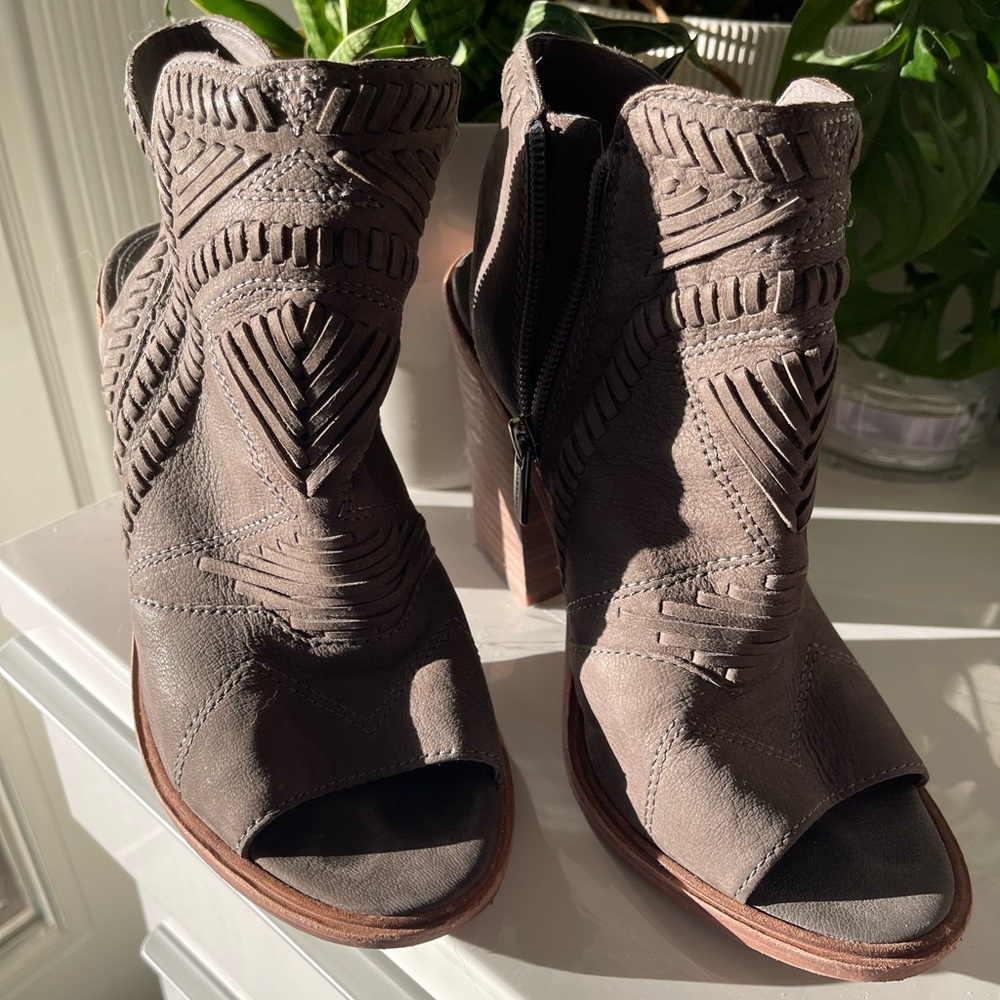 Vince camuto open toe suede heels